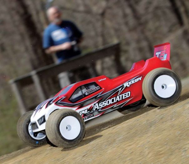 RC-Stadium-Truck-Review--The-Team-Associated-T5M-6