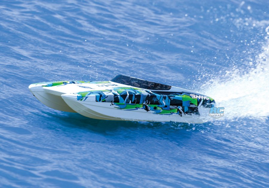 Traxxas DCB M41 Widebody catamaran