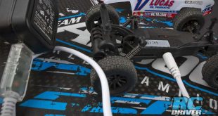 Team Associated SC28 USB Charger Cable_1
