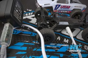 Team Associated SC28 USB Charger Cable_1