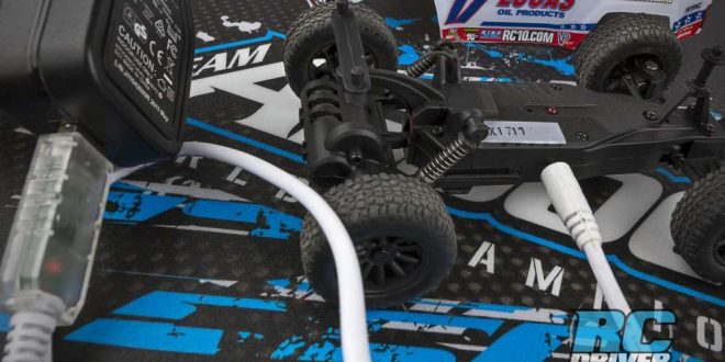Team Associated SC28 USB Charger Cable_1