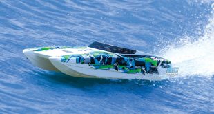 Traxxas DCB M41 catamaran