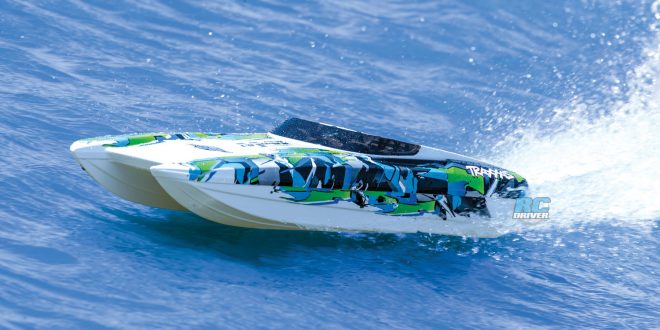 Traxxas DCB M41 catamaran