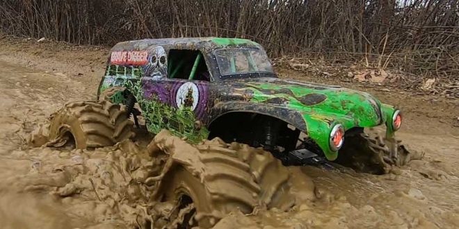 Slow-Motion RC Monster Truck Action - Losi LMT